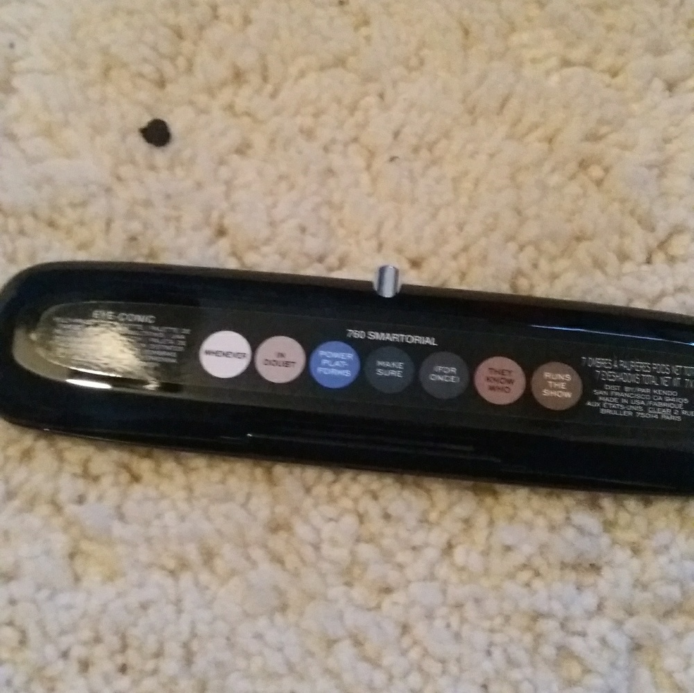 Make-up - Picture 2 of 2
